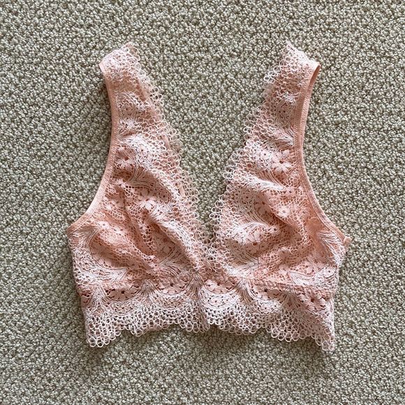 NEW Victoria’s Secret Pale Peach Lacy Long Line Bralette V-Back Light Small NWT - Picture 1 of 6